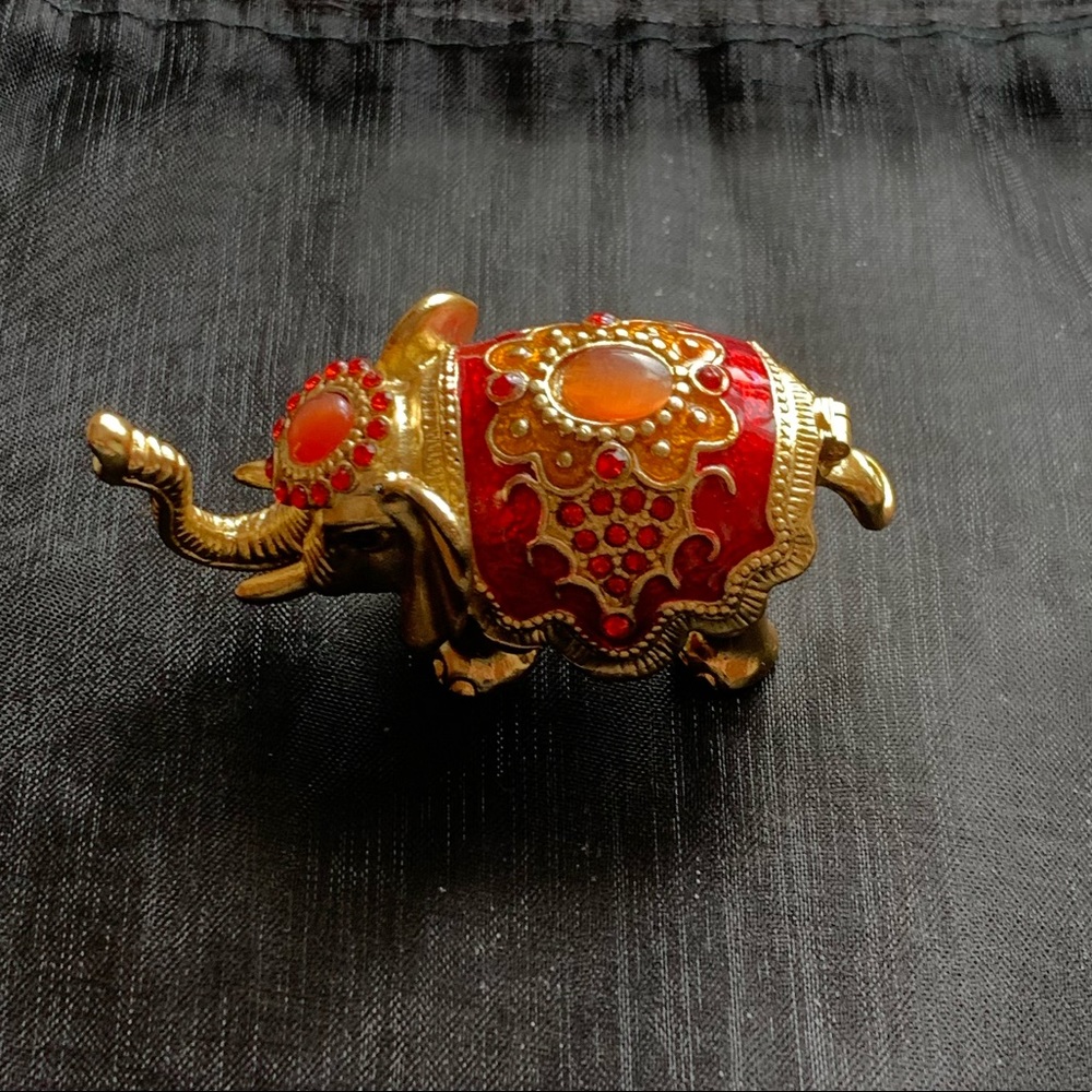 Elephant Holder